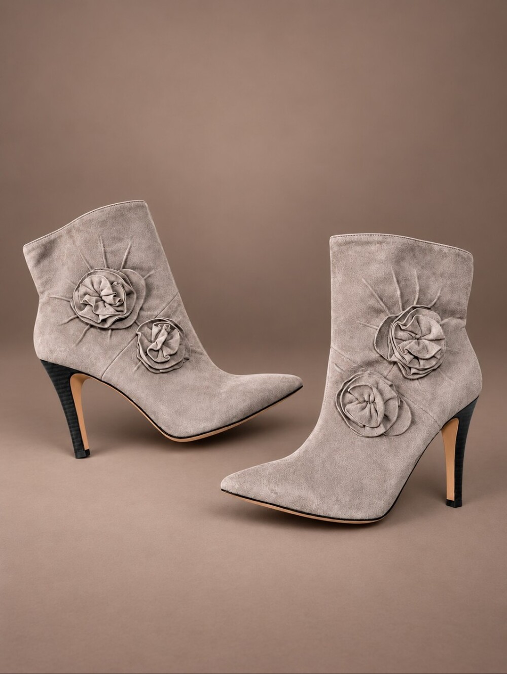 Vince Camuto Grey Suede Floral Ankle Boots 8.5 Pointed Toe Heels